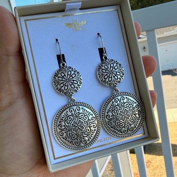 ✨ Silver Ethnic Statement Earrings – Elegant Engraved Design ✨ - Picture 3 of 4